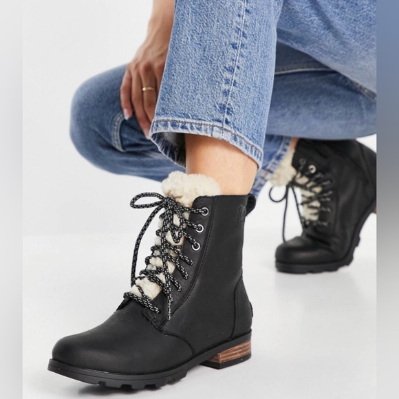 Sorel Women´s Emelie Short Lace Cozy Leather Boots...